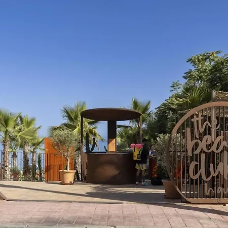 Luxury, Ocean View, Pool, Gym & Club *